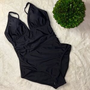 NWOT Jones New York Slimming One Piece Swimsuit - Size Medium